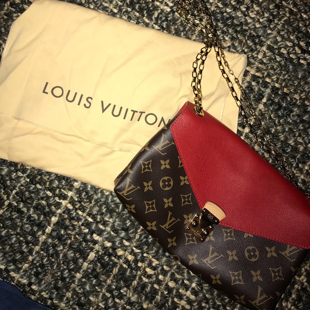 Louis Vuitton with red front and chain